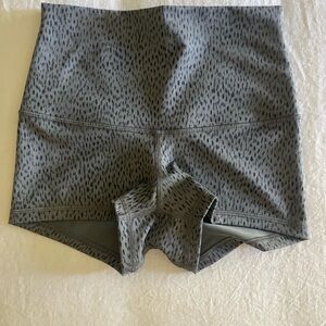 Lululemon Athletica Patterned Gray yoga Shorts